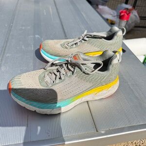 Hoka Clifton 5 Size 9.5 light grey